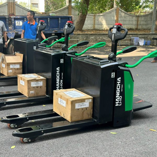 Xe Nâng Tay Điện Lithium Có Bệ Đứng Lái 2 Tấn Hangcha