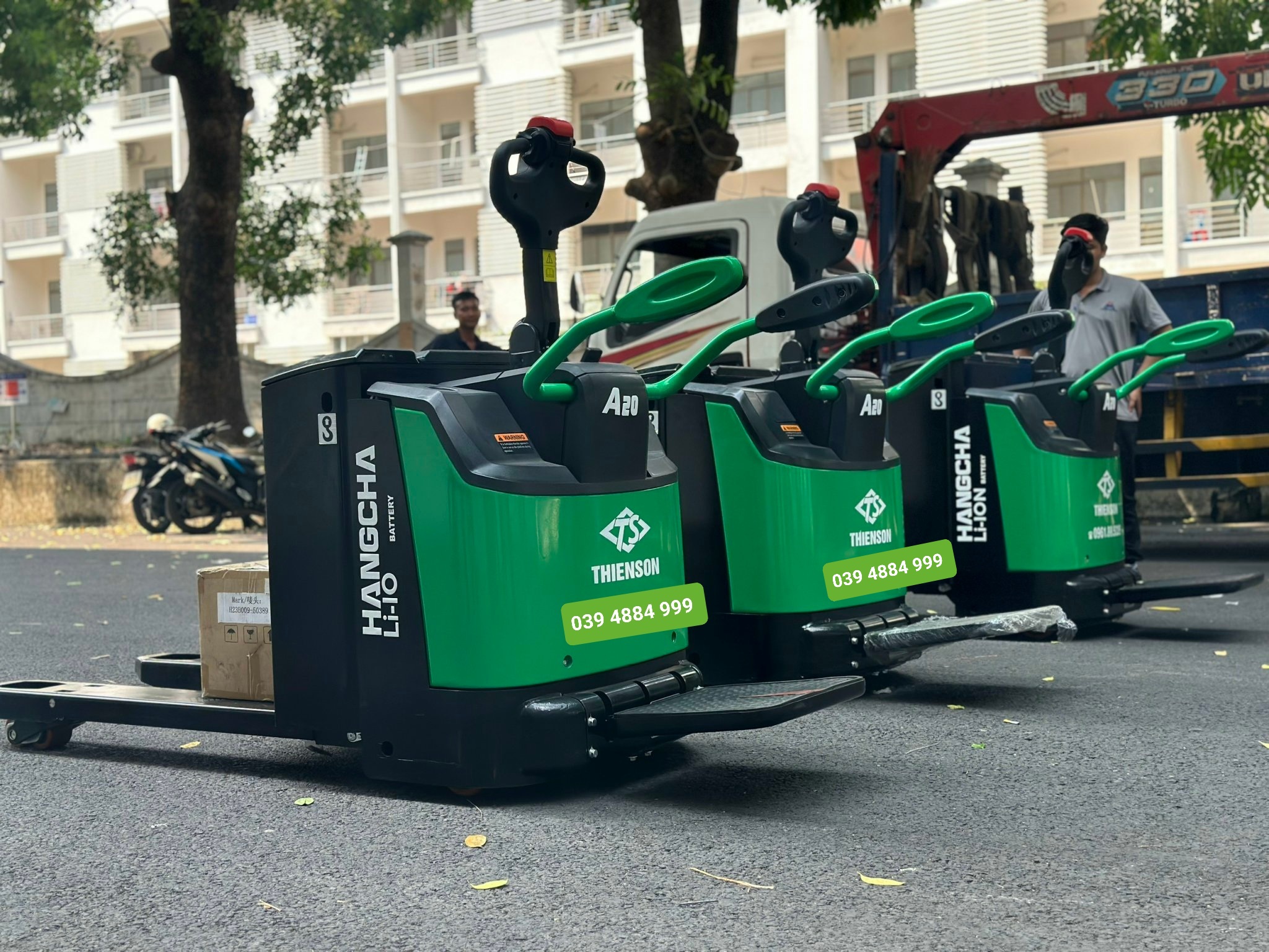Xe Nâng Tay Điện Pin Lithium Có Bệ Đứng Lái 2 Tấn