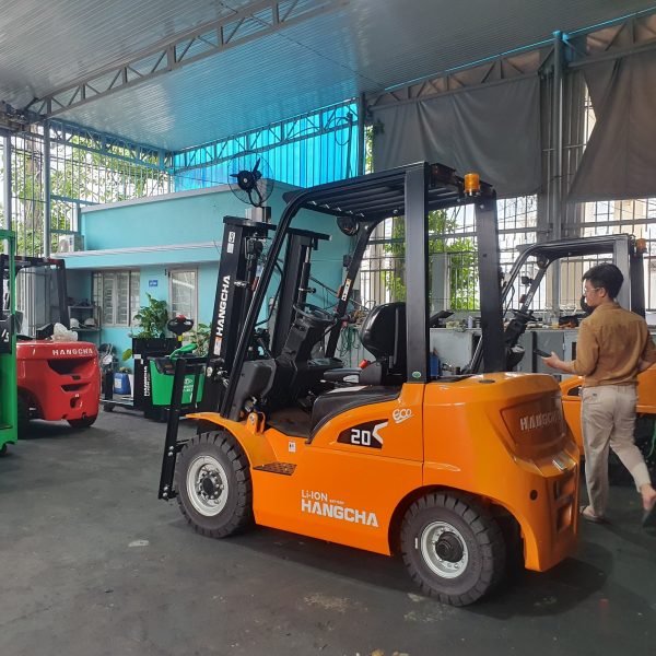 xe nâng điện sử dụng pin Lithium 2 tấn dòng XE