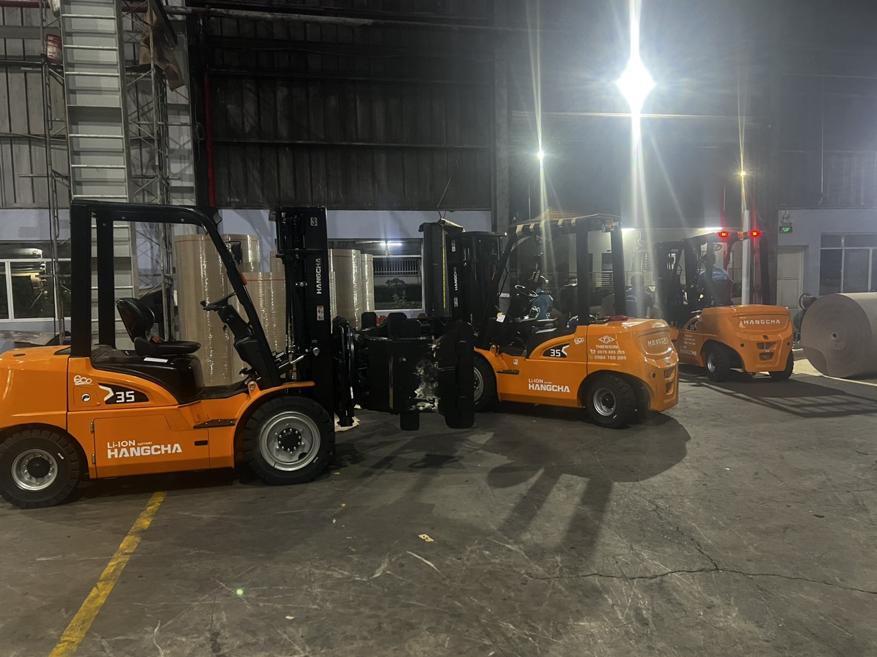 Xe nâng điện Lithium dành cho ngành bao bì giấy